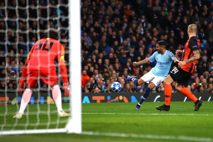 Man City 6-0 Shakhtar Donetsk: Tự vấp cỏ ngã kiếm 11 m, Sterling khiến thầy Guardiola nổi giận - Ảnh 6.