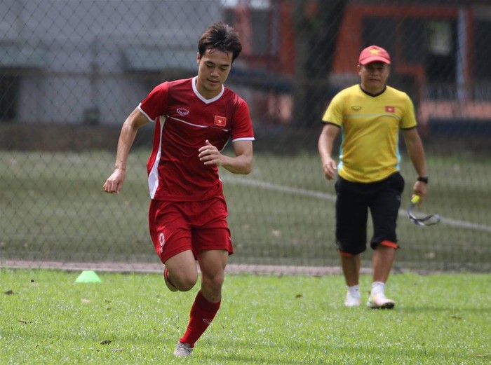 Sau trận hòa Malaysia, Đức Chinh ra sân tập dứt điểm và đá đối kháng cùng nhóm cầu thủ dự bị - Ảnh 4.