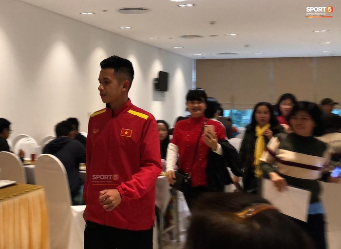 Bữa sáng giản dị của tuyển Việt Nam trước trận chung kết lịch sử - Ảnh 8.