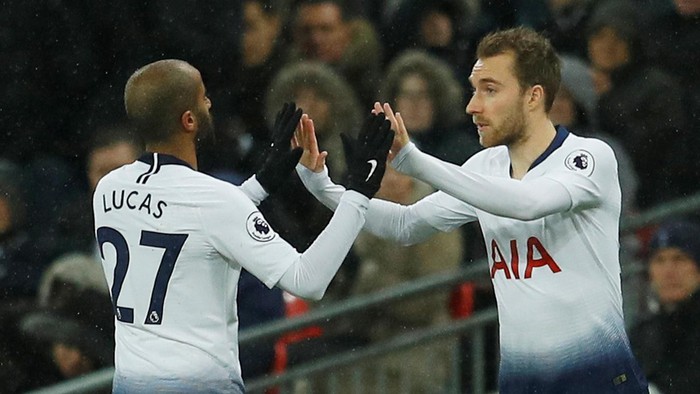 Tottenham thắng chật vật, Man City giành lại ngôi đầu bảng Ngoại hạng Anh - Ảnh 4.