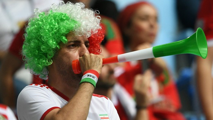 CĐV Việt Nam kêu gọi cấm kèn vuvuzela, trả lại bầu không khí trong sạch cho sân Mỹ Đình, đồng thời học hỏi cách cổ vũ chuyên nghiệp của Malaysia - Ảnh 9.