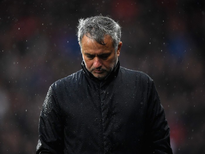 Nhìn lại những cột mốc vui buồn lẫn lộn của Mourinho tại MU qua ảnh - Ảnh 7.