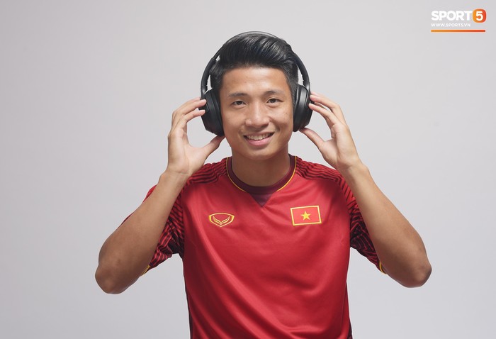 Gu chọn tai nghe của các tuyển thủ Việt Nam tại AFF Cup 2018 - Ảnh 1.