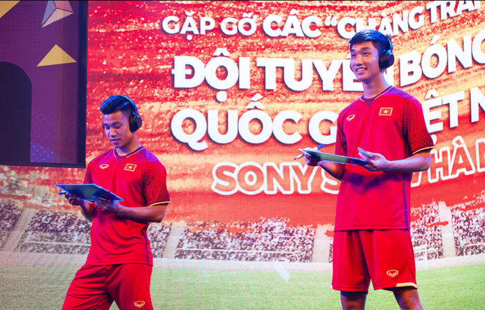 Gu chọn tai nghe của các tuyển thủ Việt Nam tại AFF Cup 2018 - Ảnh 2.
