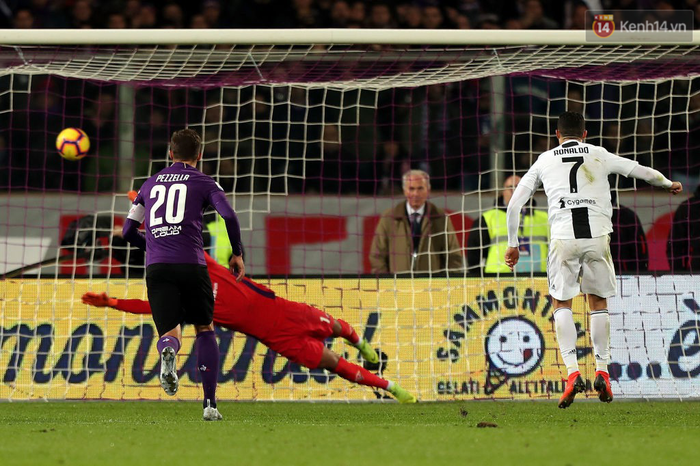 Họa mi Ronaldo hót vang trên chấm penalty, phá kỷ lục tồn tại 60 năm của Juventus - Ảnh 4.