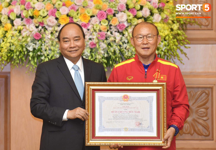 HLV Park Hang-seo cùng Tổng thống Uzbekistan được vinh danh tại giải thưởng cá nhân danh giá bậc nhất châu Á - Ảnh 1.