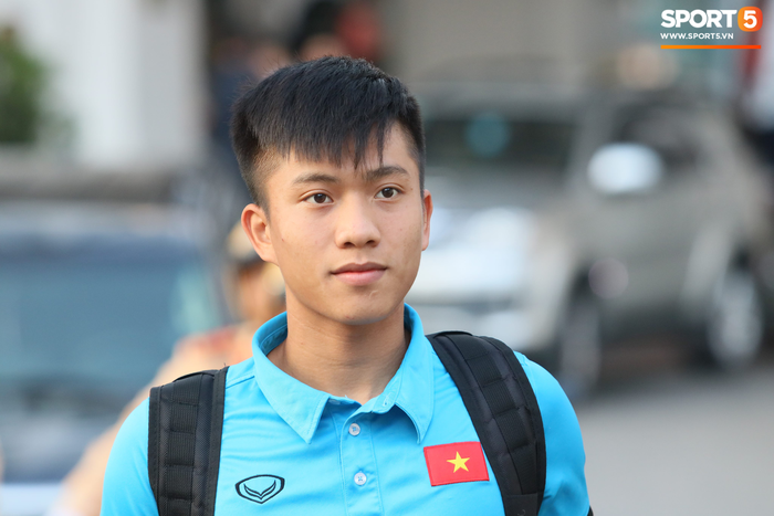 Xuân Hưng chống nạng đến sân, tiếp lửa cho đội tuyển Việt Nam - Ảnh 5.