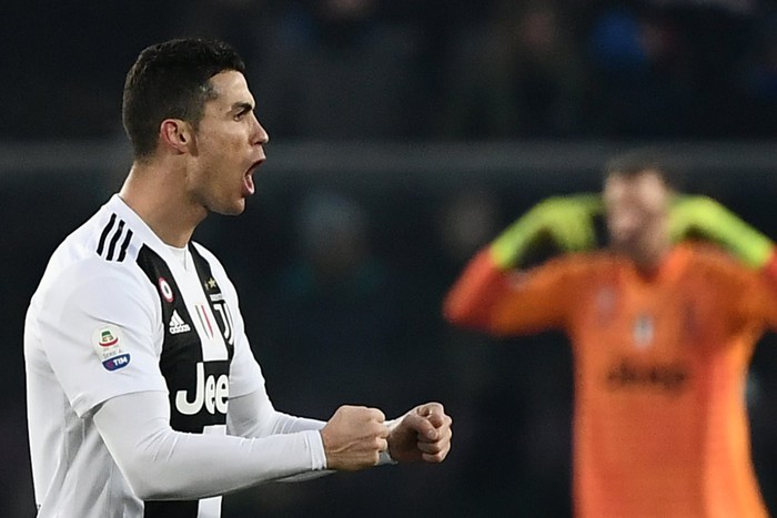 Vào sân từ ghế dự bị, Ronaldo đóng vai đấng cứu thế giúp Juventus thoát thua hú hồn - Ảnh 6.