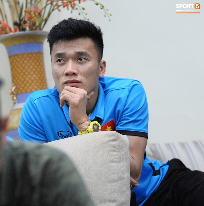 Trở lại Qatar, thủ môn Bùi Tiến Dũng ngồi ôn lại kỷ niệm cùng U19 Việt Nam giành vé đi World Cup - Ảnh 1.