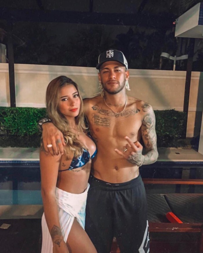 Bạn gái tin đồn của Neymar: Siêu mẫu ngực khủng, body chuẩn đét - Ảnh 1.