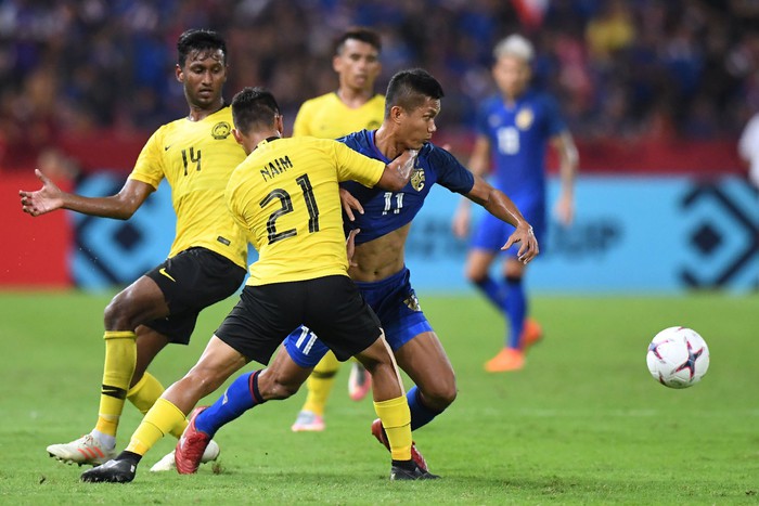 Thái Lan 2-2 Malaysia: Chân sút số 1 đá hỏng quả phạt đền ở những giây cuối cùng, Thái Lan chính thức trở thành cựu vô địch - Ảnh 2.