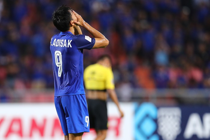 Khó tin: HLV Thái Lan nghi ngờ nhưng vẫn cho Kraisorn thực hiện quả penalty - Ảnh 1.
