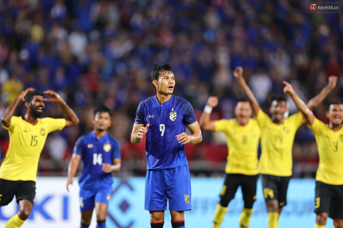 Cầu thủ Thái Lan gục ngã xuống sân sau thất bại đau đớn trước Malaysia - Ảnh 5.