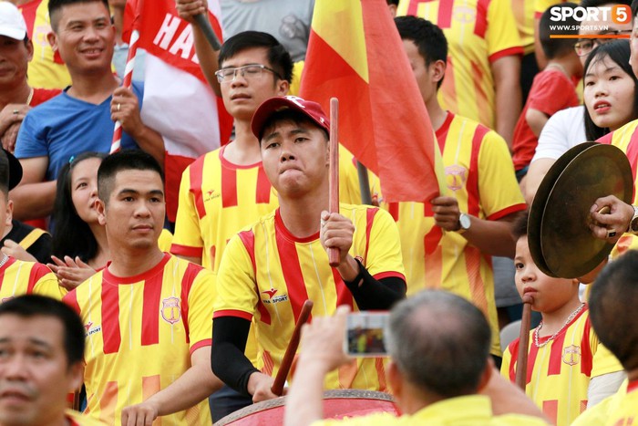 Nam Định, HAGL vô đối về lượng CĐV tại V.League 2018 - Ảnh 1.