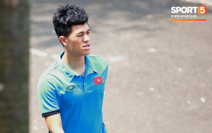 Olympic Việt Nam đi dạo thư thái trước trận gặp Hàn Quốc - Ảnh 4.