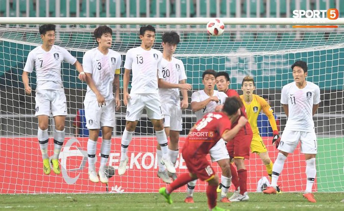 Minh Vương lập siêu phẩm sút phạt vào lưới thủ môn dự World Cup - Ảnh 2.
