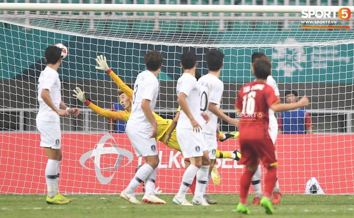 Minh Vương lập siêu phẩm sút phạt vào lưới thủ môn dự World Cup - Ảnh 3.
