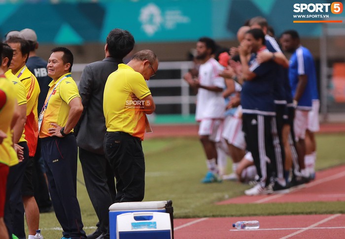 HLV Park Hang-seo lặng người sau loạt sút penalty cân não giữa Việt Nam và UAE - Ảnh 3.