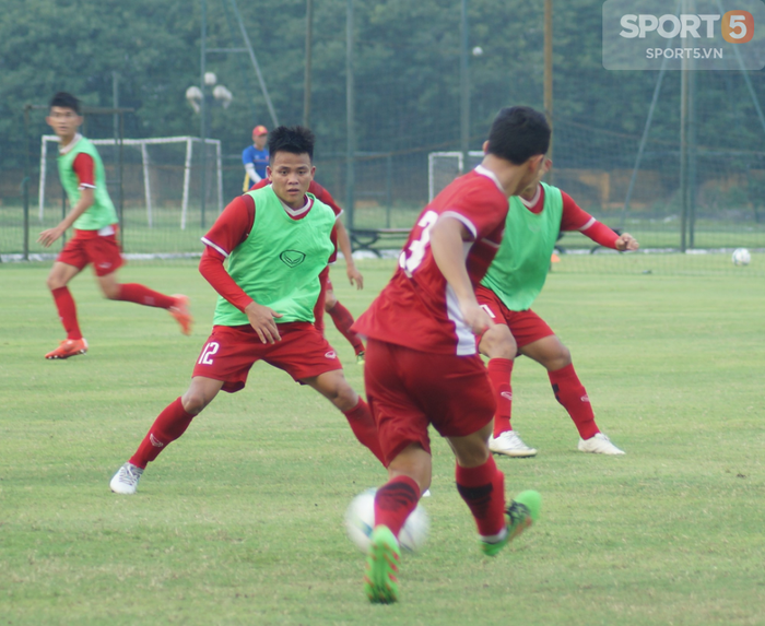 HLV Hoàng Anh Tuấn muốn U19 Việt Nam cần có thể lực như các đàn anh U23 Việt Nam - Ảnh 1.