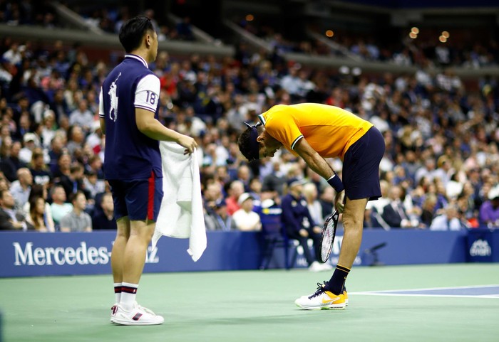 Khoảnh khắc Djokovic vô địch US Open, ôm chầm an ủi đối thủ gây xúc động - Ảnh 6.