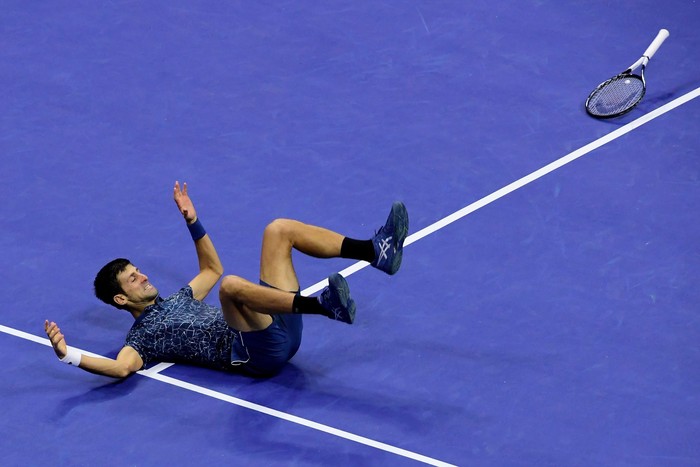 Khoảnh khắc Djokovic vô địch US Open, ôm chầm an ủi đối thủ gây xúc động - Ảnh 7.