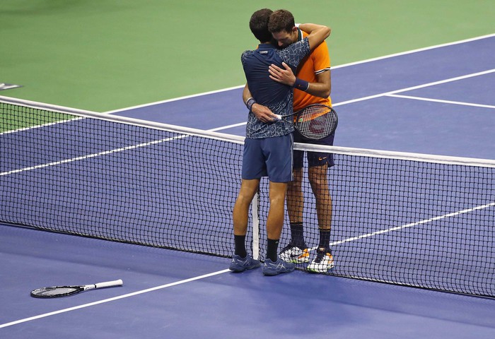 Khoảnh khắc Djokovic vô địch US Open, ôm chầm an ủi đối thủ gây xúc động - Ảnh 9.