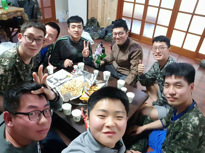 Trợ lý thầy Park nam tính trong trang phục quân đội Hàn Quốc - Ảnh 7.