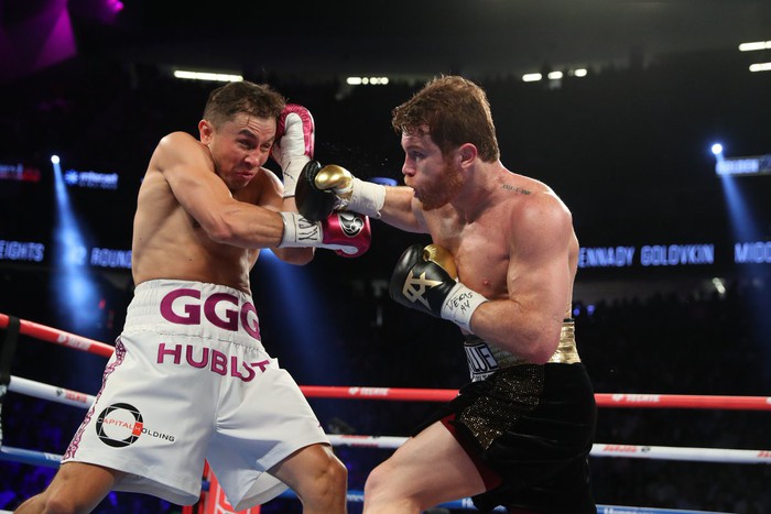 Canelo Alvarez đánh bại Gennady Golovkin trong trận tranh đai siêu kịch tính  - Ảnh 3.