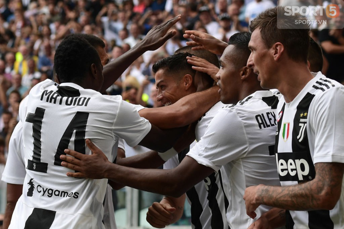 Ronaldo giải cơn khát bàn thắng ở Serie A, Juventus độc chiếm ngôi đầu bảng - Ảnh 8.