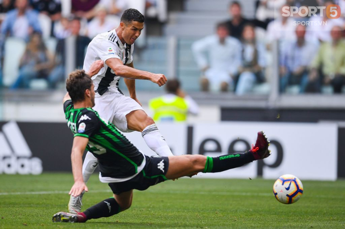 Ronaldo giải cơn khát bàn thắng ở Serie A, Juventus độc chiếm ngôi đầu bảng - Ảnh 7.