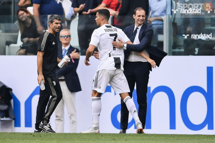 Ronaldo giải cơn khát bàn thắng ở Serie A, Juventus độc chiếm ngôi đầu bảng - Ảnh 5.