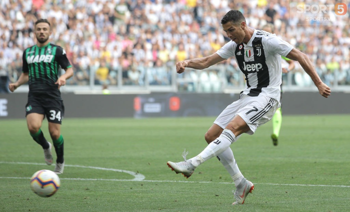 Ronaldo giải cơn khát bàn thắng ở Serie A, Juventus độc chiếm ngôi đầu bảng - Ảnh 6.