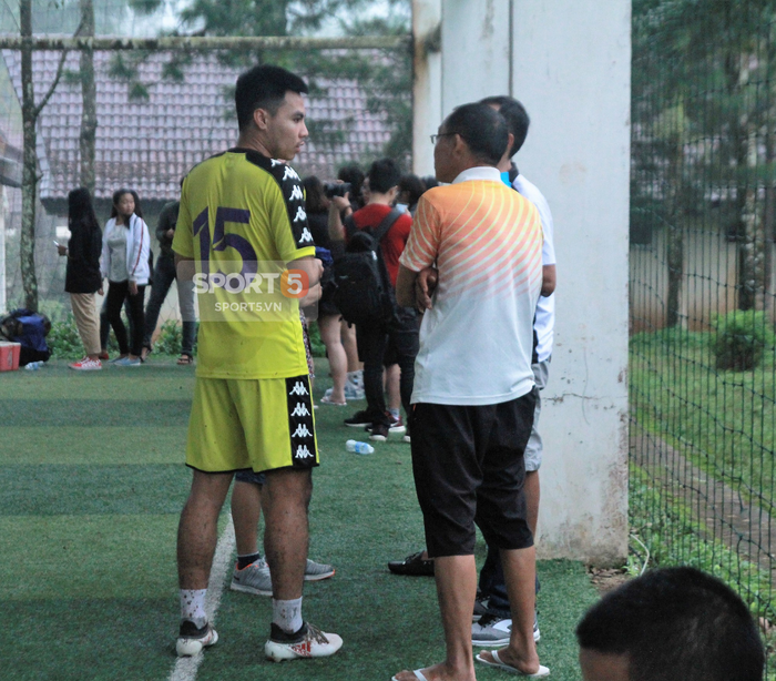 Bố Đức Huy ân cần dặn dò Văn Toàn trước trận thư hùng giữa Hà Nội FC và HAGL - Ảnh 7.