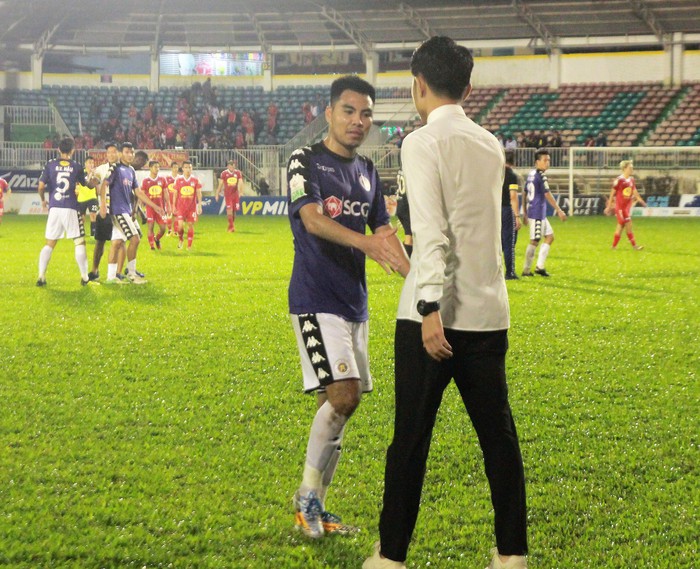 Xuân Trường, Văn Thanh bảnh bao đến động viên đồng đội HAGL sau trận thua Hà Nội - Ảnh 8.