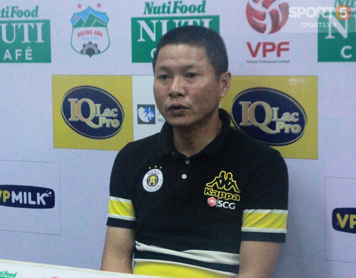 HLV trưởng HAGL chỉ trích hàng thủ sau trận thua Hà Nội FC - Ảnh 3.