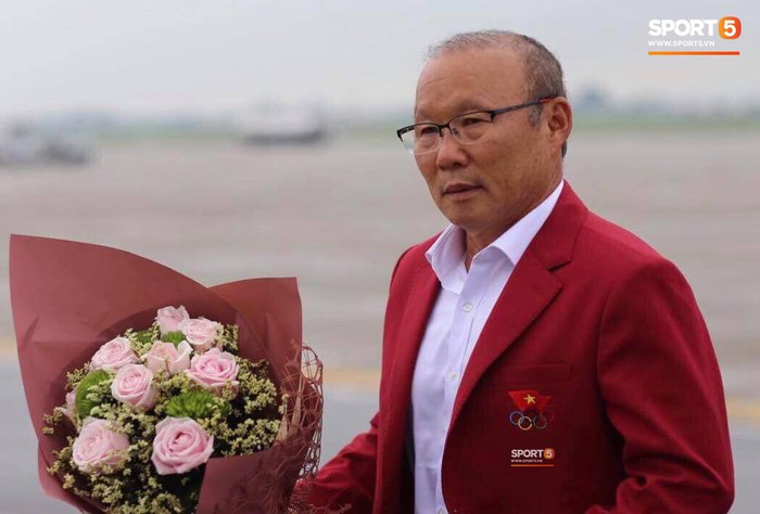Đội tuyển Olympic Việt Nam đặt chân về nước sau ASIAD 2018 - Ảnh 3.