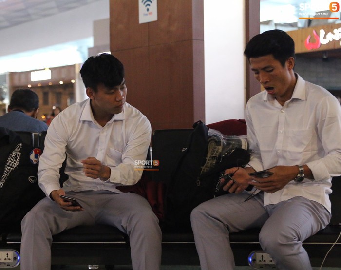 Các thành viên Olympic Việt Nam mắt nhắm mắt mở chuẩn bị hành lý về nước - Ảnh 8.