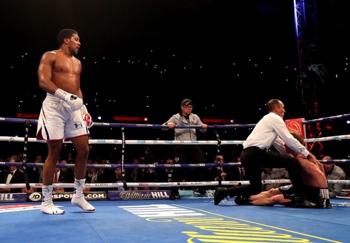 Hạ knock-out võ sĩ người Nga, Anthony Joshua bảo vệ thành công 4 đai thế giới - Ảnh 9.