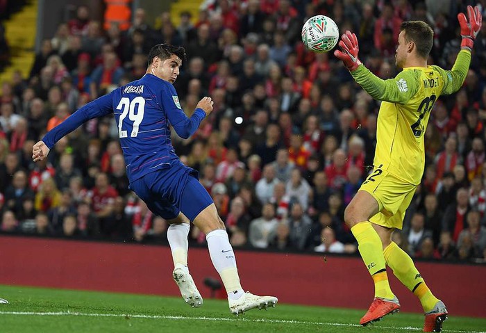 Hazard solo đẳng cấp, Chelsea khiến Liverpool nhận trận thua đầu tiên mùa này - Ảnh 3.