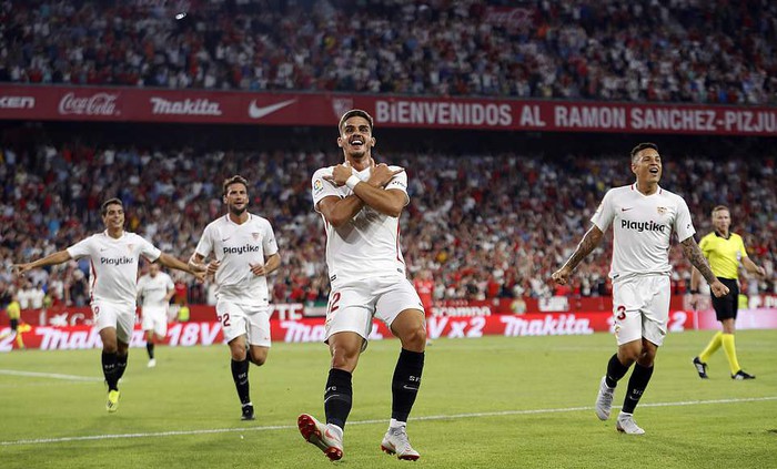 Đại bại trước Sevilla, Real lỡ cơ hội chiếm ngôi đầu của Barca - Ảnh 4.