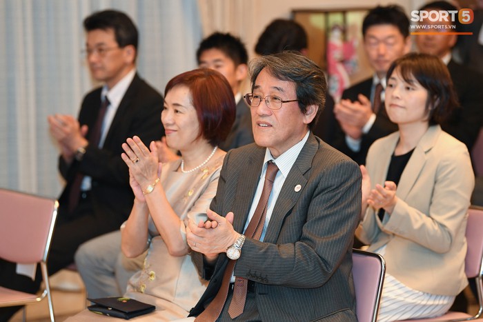 Đội tuyển U17 Việt Nam nhận tình cảm đặc biệt của Đại sứ Nhật Bản trong Lễ tiễn tại nhà riêng. - Ảnh 9.