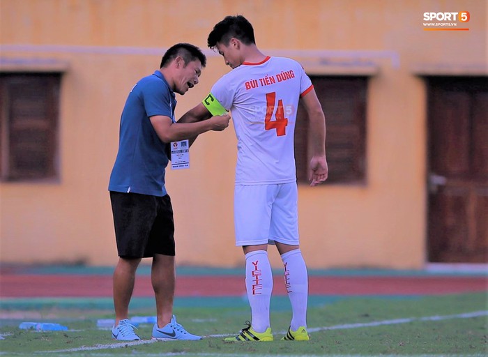 Giành quyền lên chơi V-League, Bùi Tiến Dũng hứa giữ bản sắc Thể Công, HLV Hải Biên lấy HAGL làm gương để trụ hạng - Ảnh 2.