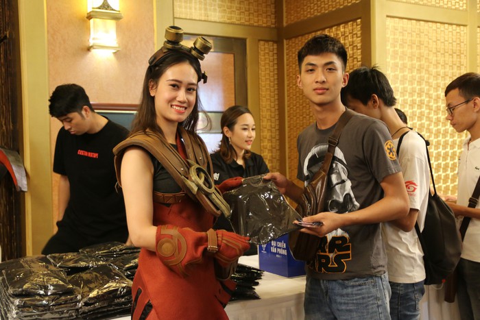 Dàn cosplay xinh đẹp làm nóng buổi Offline chung kết Đại Chiến Văn Phòng mùa I - Ảnh 6.