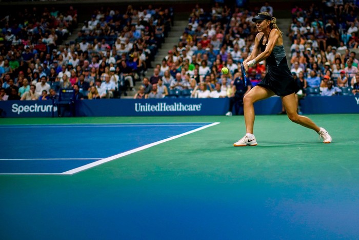 Hoa khôi Sharapova đánh rơi kỷ lục toàn thắng khi trời tối tại US Open - Ảnh 3.