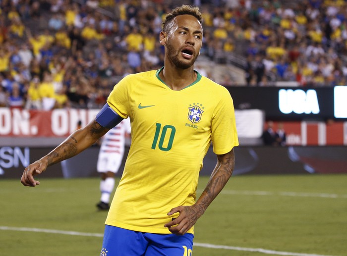 Nằm lăn ra sân, Neymar bị đối thủ chọc tức ngay trước mặt trọng tài - Ảnh 8.