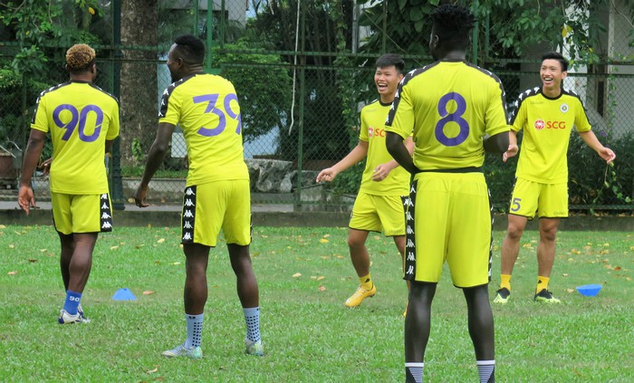 Đức Huy tiếc nuối về chấn thương của Xuân Mạnh, nhưng Hà Nội FC vẫn quyết thắng SLNA - Ảnh 3.