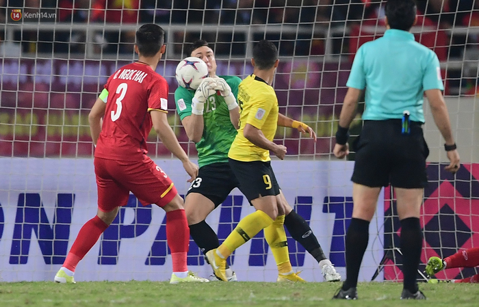 Báo châu Á đưa Văn Lâm vào top thủ môn đáng xem nhất Asian Cup 2019 - Ảnh 1.