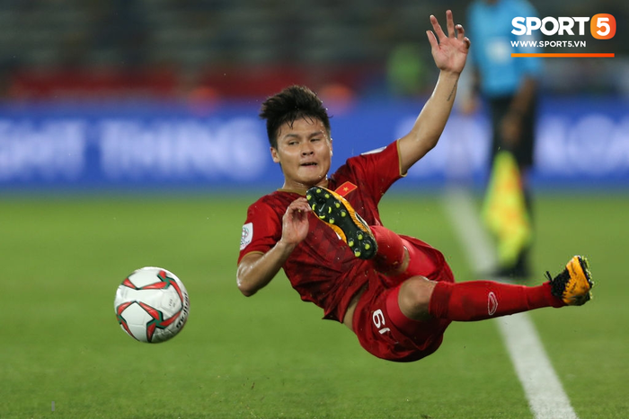 Pha đi bóng, dứt điểm đẳng cấp của Quang Hải lọt top 10 tình huống xử lý hay nhất tuần đầu Asian Cup - Ảnh 2.