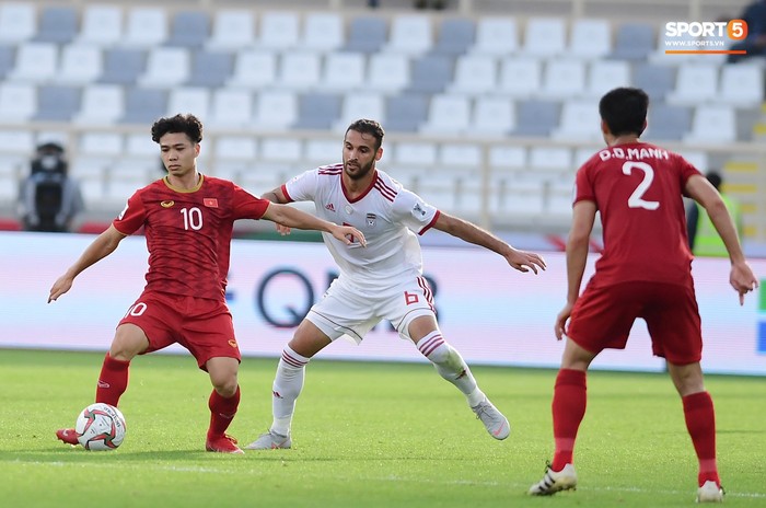 Duy Mạnh bị treo giò ở trận đấu cuối cùng ở vòng bảng Asian Cup 2019 vì lý do này - Ảnh 1.