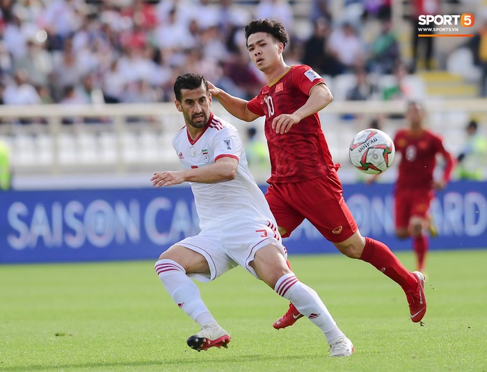 Duy Mạnh bị treo giò ở trận đấu cuối cùng ở vòng bảng Asian Cup 2019 vì lý do này - Ảnh 9.
